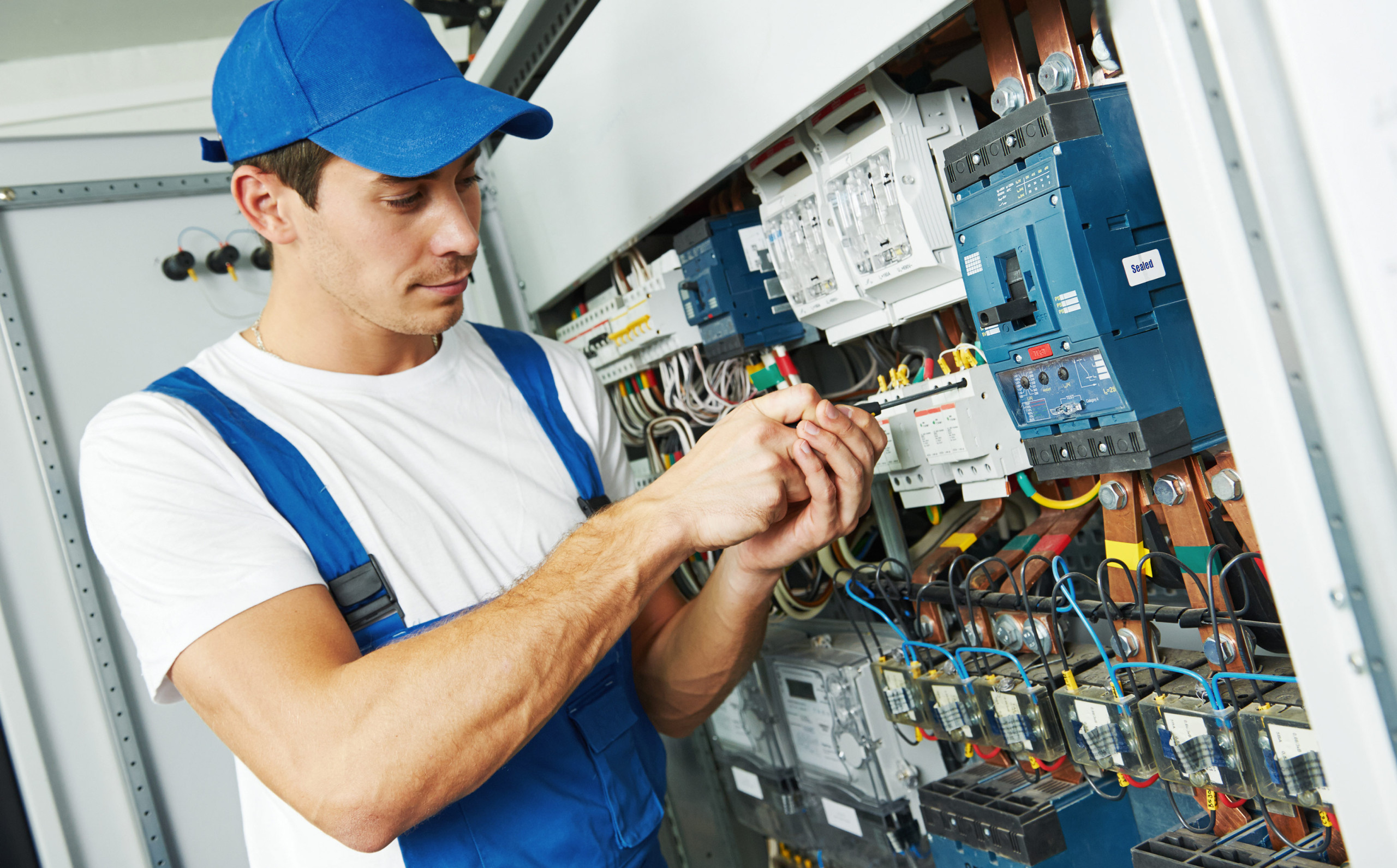 http://www.contractorhelpers.com/wp-content/uploads/2014/09/contractor9-2560x1591.jpg